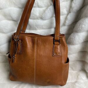 Fossil pebble leather cognac shoulder bag with silver tone hardwares.